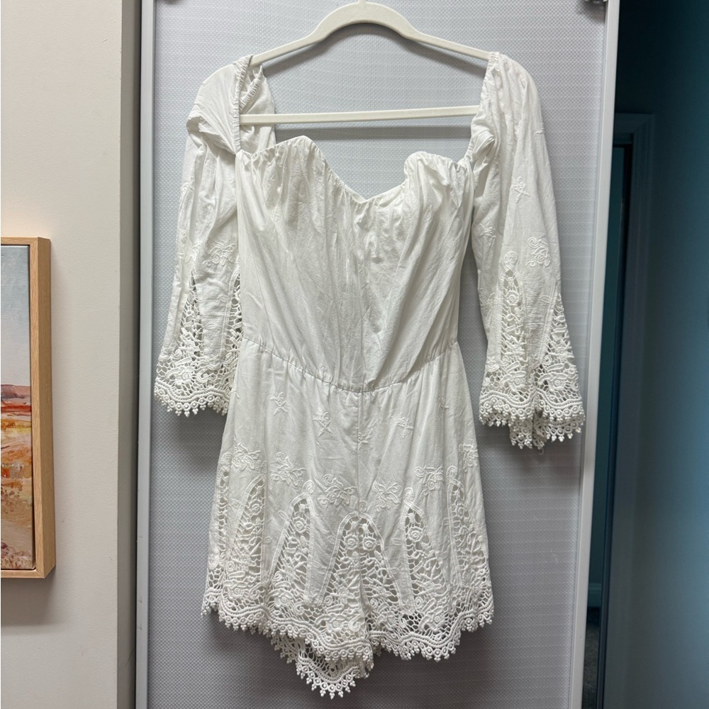 White romper with lace detail. Size medium. Worn once. Bought from VICI.
